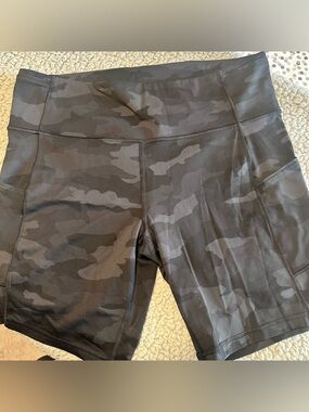 lululemon athletica High-Rise Camo Bike Shorts - Black